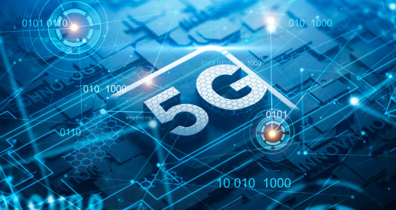 Circuit imprimé 5G avec hologramme réseau et HUD